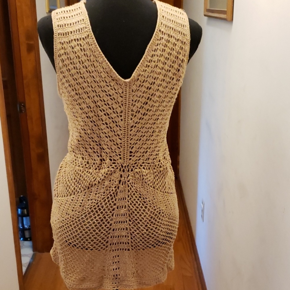 Lined v neck top Bandolino-- color is beige, creme not orange like photo - Picture 2 of 3